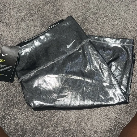 Women brand new Nike biker shorts - Picture 4 of 4